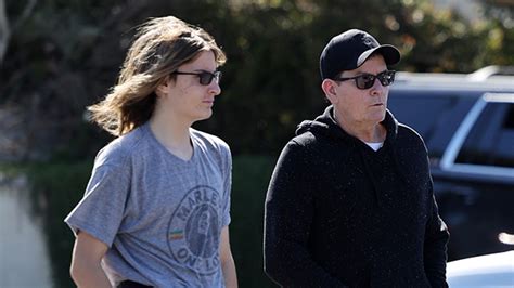 Charlie Sheen’s Sons, Max & Bob, Are As Tall As Him During。